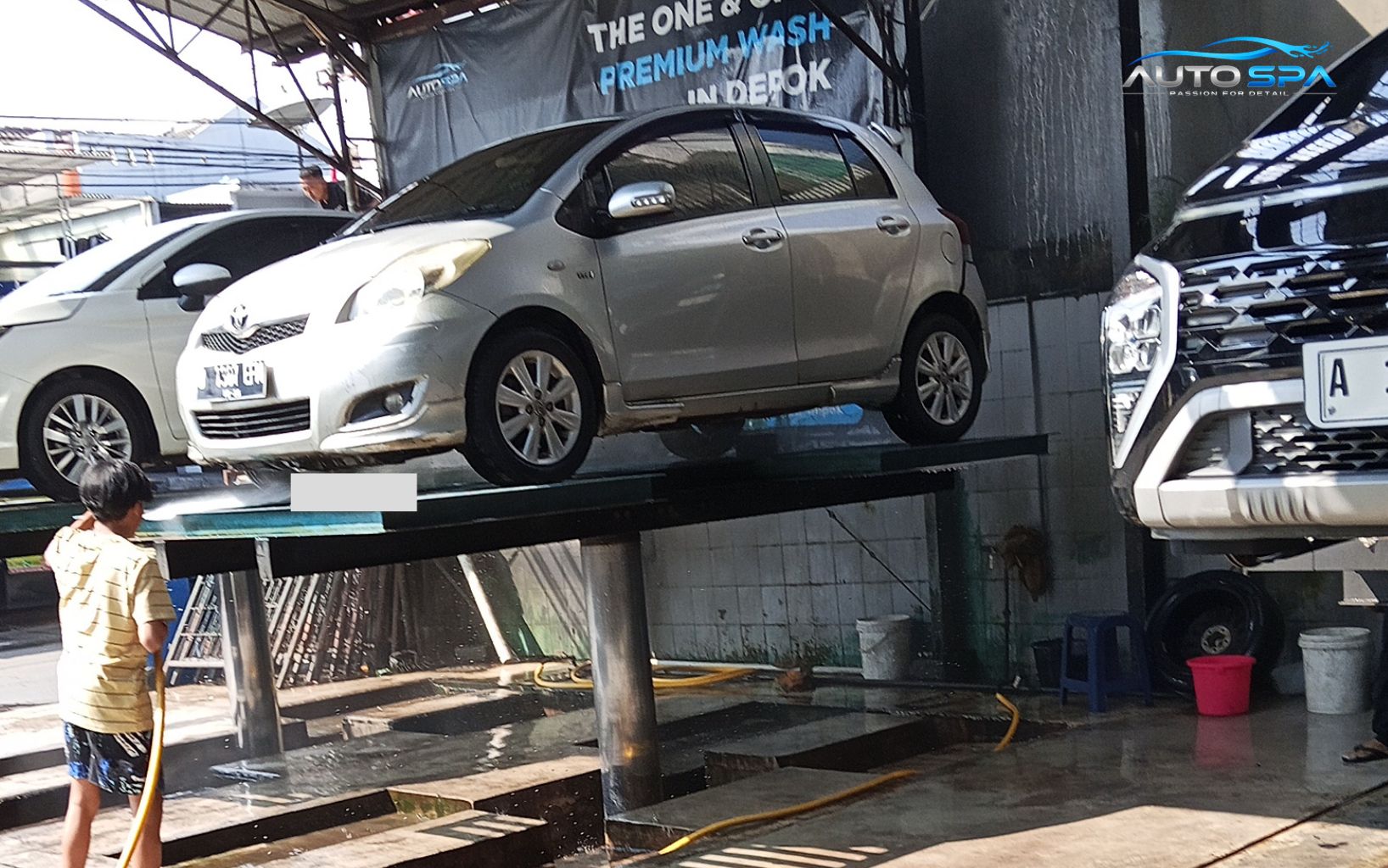 Perbedaan Premium Wash dan Cuci Mobil Biasa: Mana yang Lebih Baik untuk Mobil Kamu?