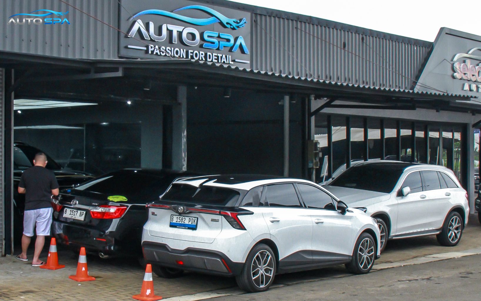 7 Alasan Mobil Mewah Selalu ke Bengkel Detailing!