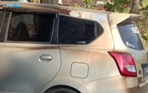 Chrome Mobil Kusam dan Berkarat