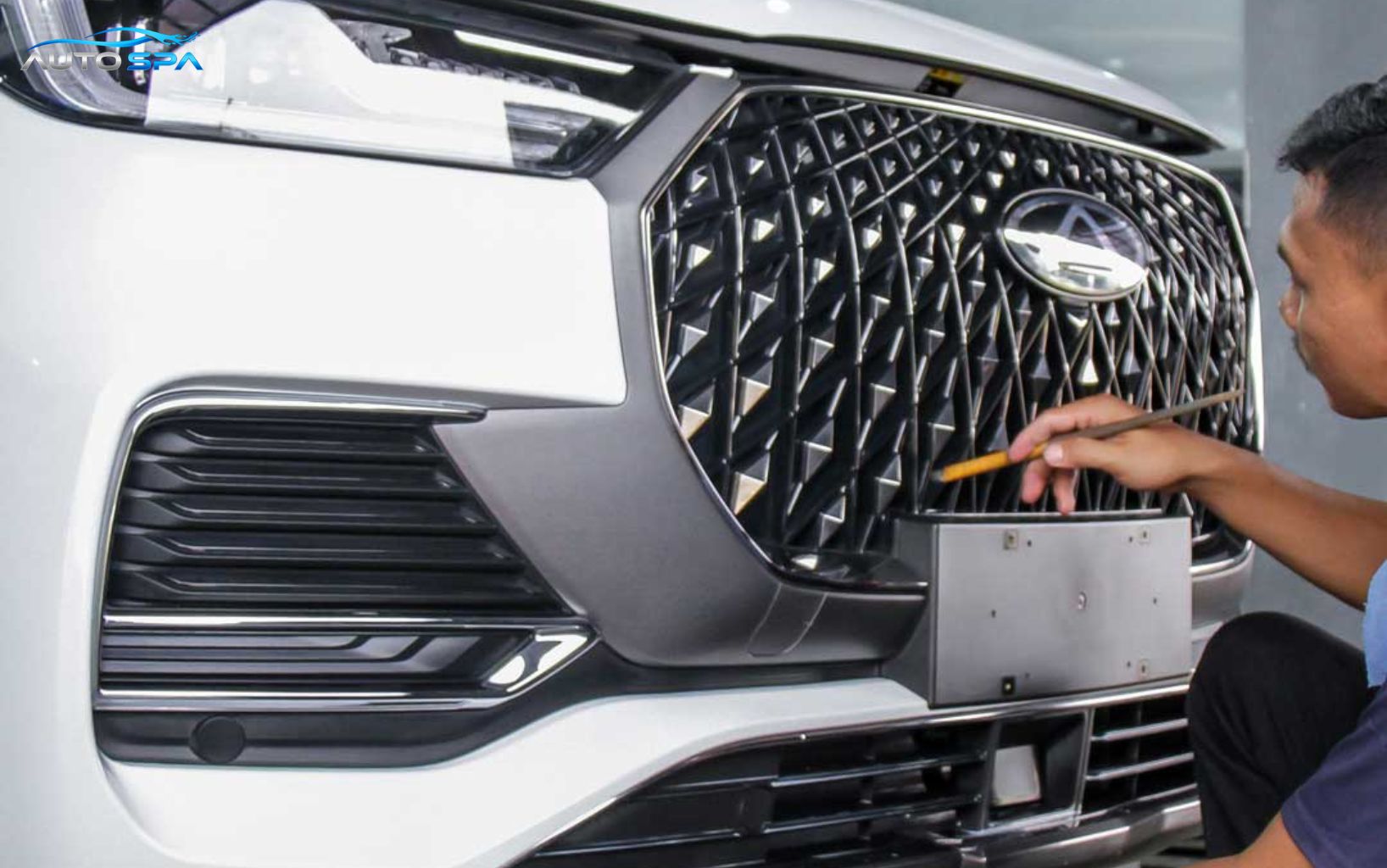 Emblem Mobil Kusam? Ini Cara Detailing yang Tepat!